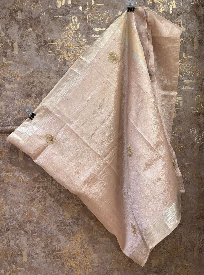 Crushed organza saree with minimal hand embroidery - Image 2